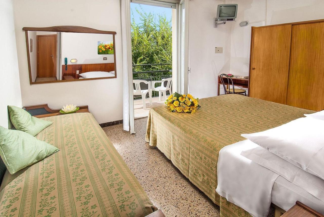 Hotel Ninfea Cattolica Exterior foto